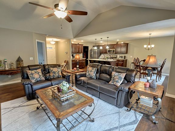 5th image of 1081 East Lakota Drive