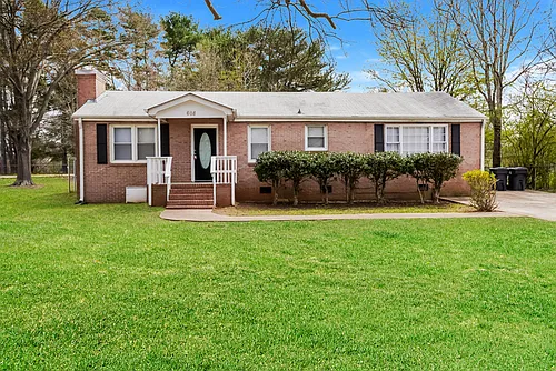 608 S Fairfield Rd Photo 1