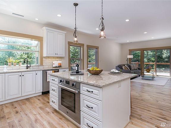 Custom built kitichen with high end Italian appliances and quartz counters