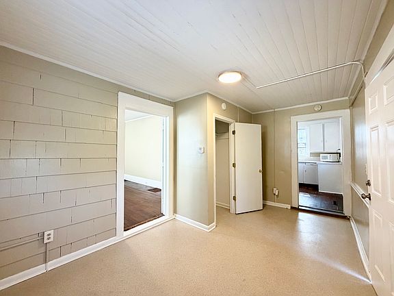 2nd image of 1504 W Friendly Ave #C