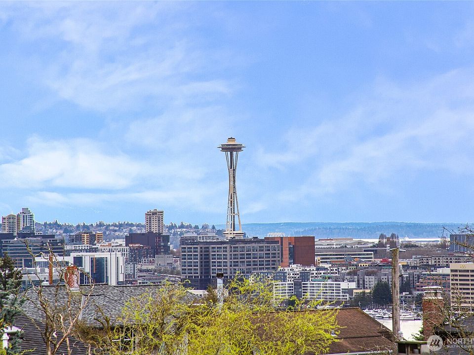 Prime Space Needle view from rooftop deck.>
