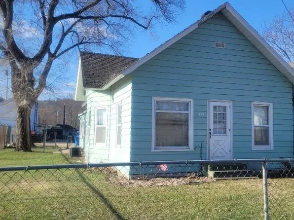 1377 W 3rd St, Winona, MN 55987