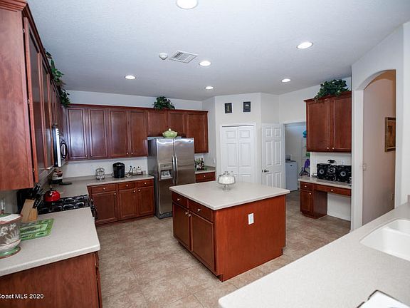 4th image of 834 Morning Cove Cir SE