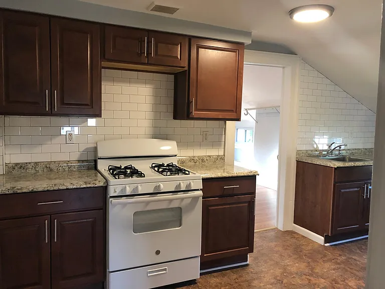 18 Washington St #3 — Photo 4