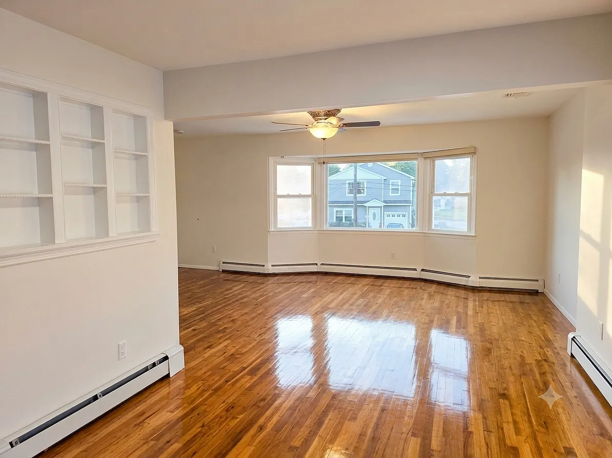 242 Munro Boulevard, Unit 2 — Photo 2