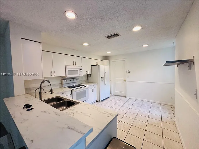 1290 Sorrento Dr #1290 — Photo 1