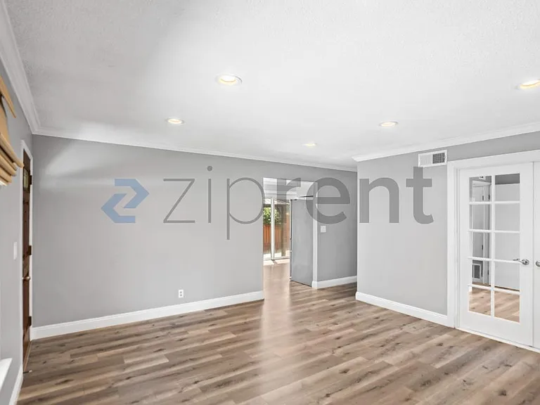 1427 Flickinger Ave — Photo 7
