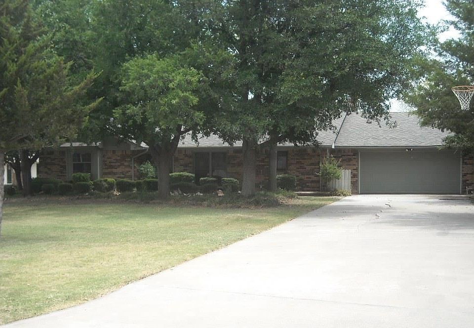 1st image of 2403 NW Redwood Ln