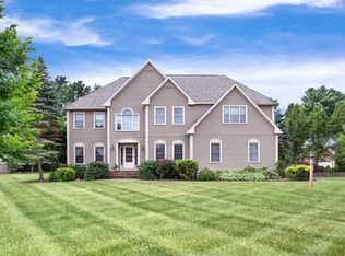 4 Crystal Dr, Franklin, MA 02038