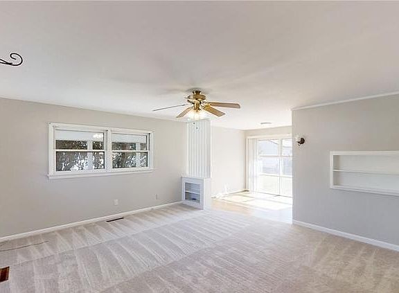 5th image of 24 Burke Ave