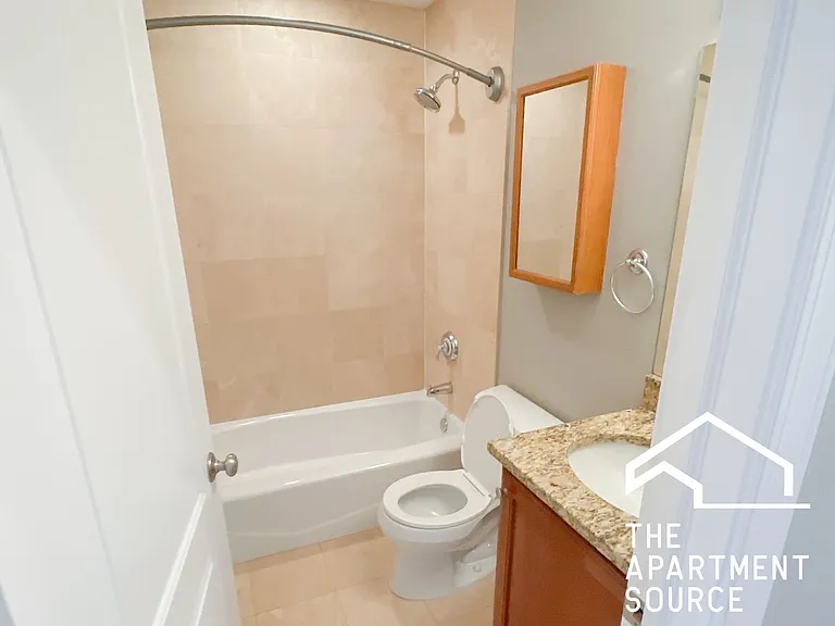 1636 W Grace St #1 — Photo 6