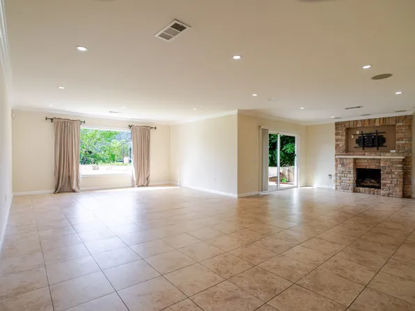 6300 La Reina Dr, Tujunga, CA 91042