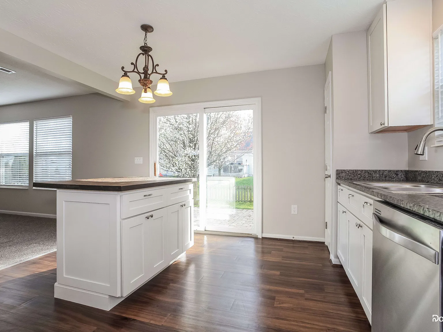 4 bed, 2.5 bath, 1972 sqft, $2,615 — Photo 3