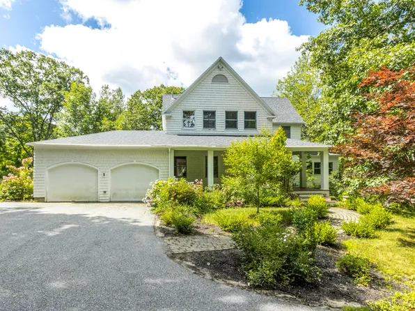 8 Cole Field Road, Cape Elizabeth, ME 04107