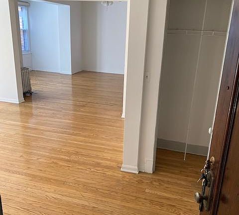 2nd image of 5048 N Glenwood Ave APT 1W