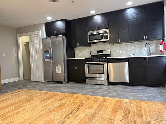 3rd image of 73-75 Ferry St #2