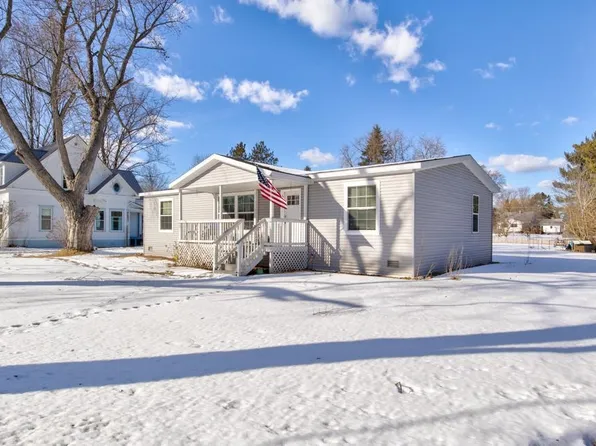 W702 Division St, Stephenson, MI 49887