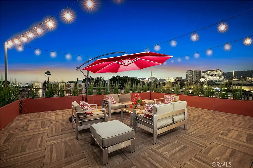 2 bed, 2.0 bath, 1200 sqft, $3,495 — Photo 2