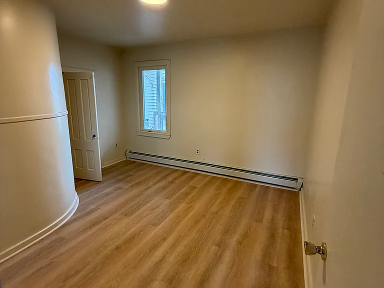 39 Knox St #8 — Photo 5