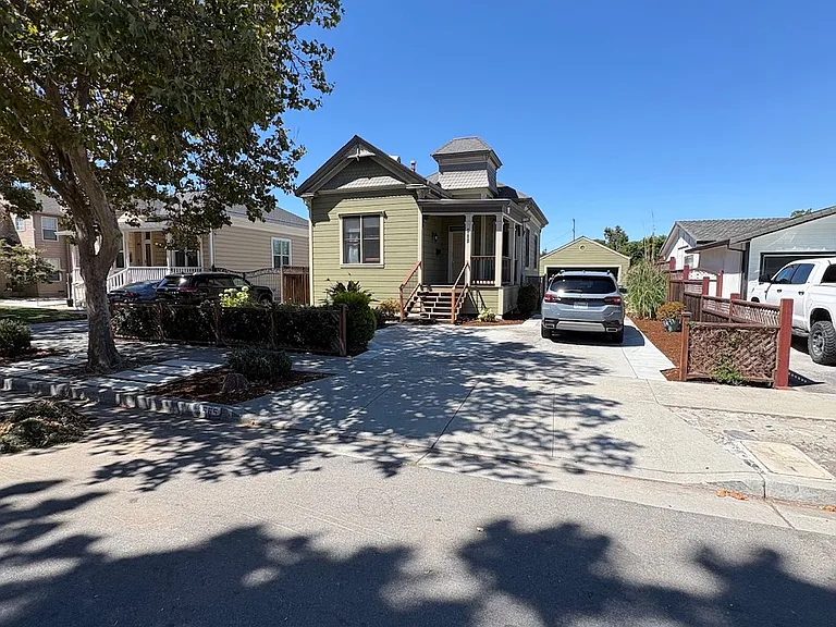 555 N 20th St — Photo 40