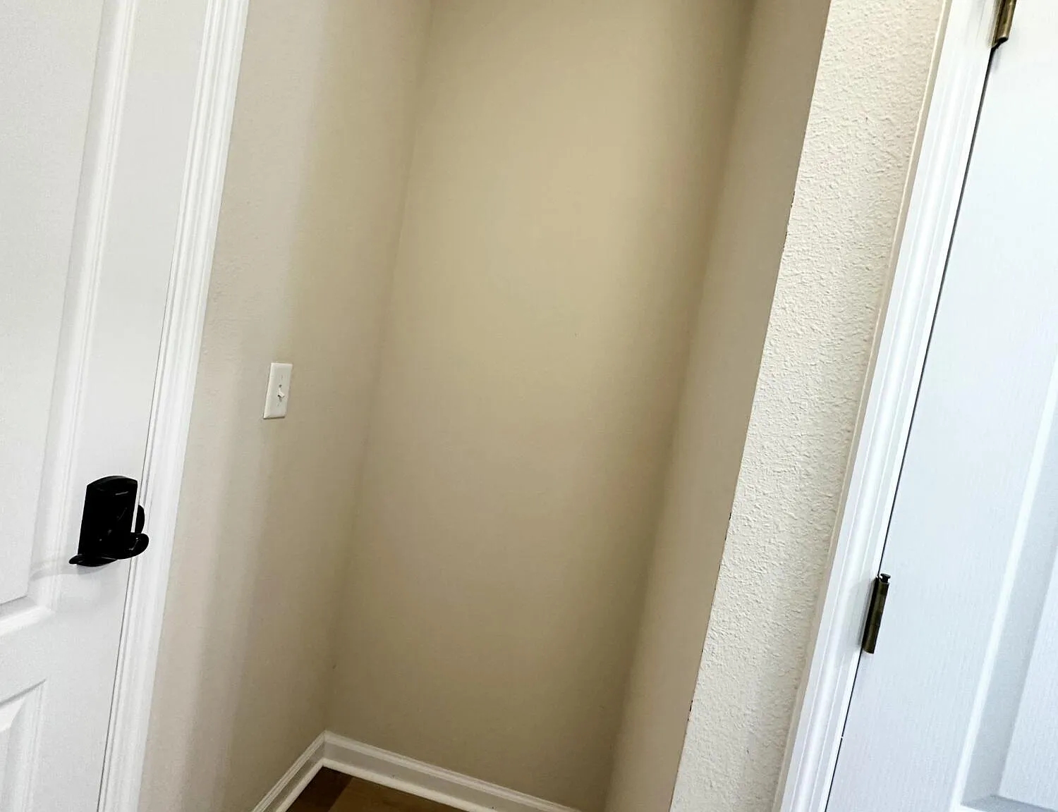3 bed, 2.0 bath, 1299 sqft, $2,100 — Photo 4