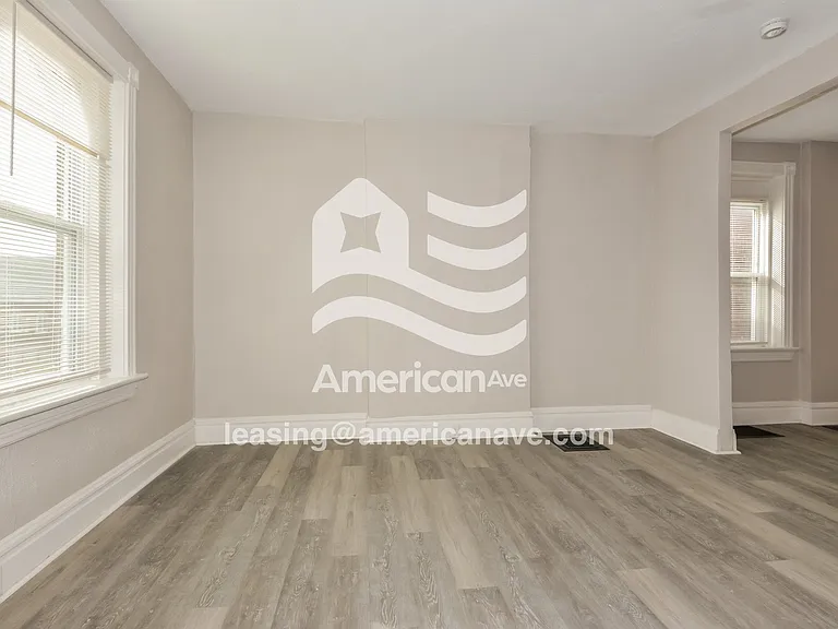 1348885_006_wm_-_living_room_13448174.jpg