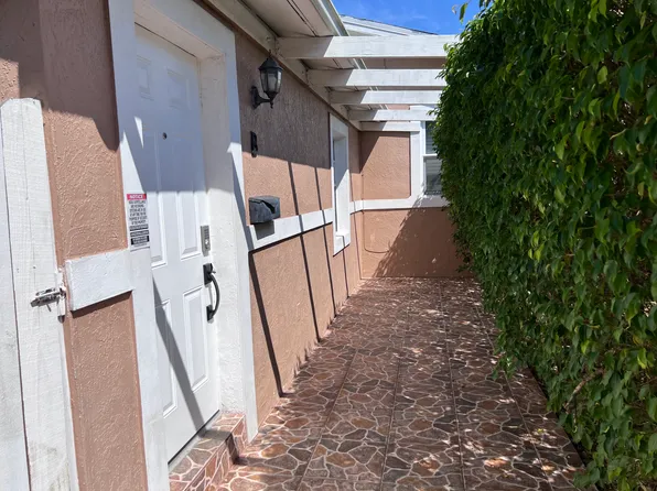 2735 NE 9th Ave Unit B, Wilton Manors, FL 33334