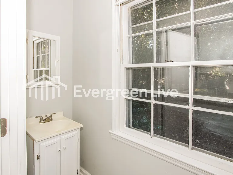 212 Kirkstone Rd — Photo 13