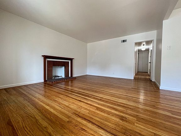 4th image of 326 Arbor Dr