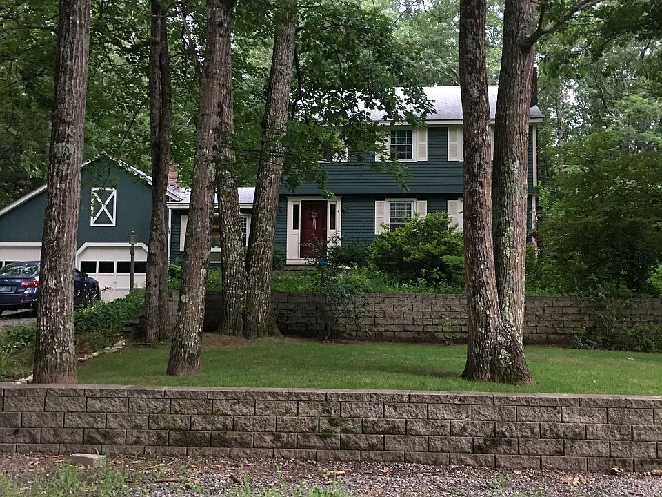 2nd image of 4 Roberts Rd
