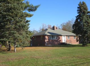 217 Woodward Rd, Manalapan, NJ 07726