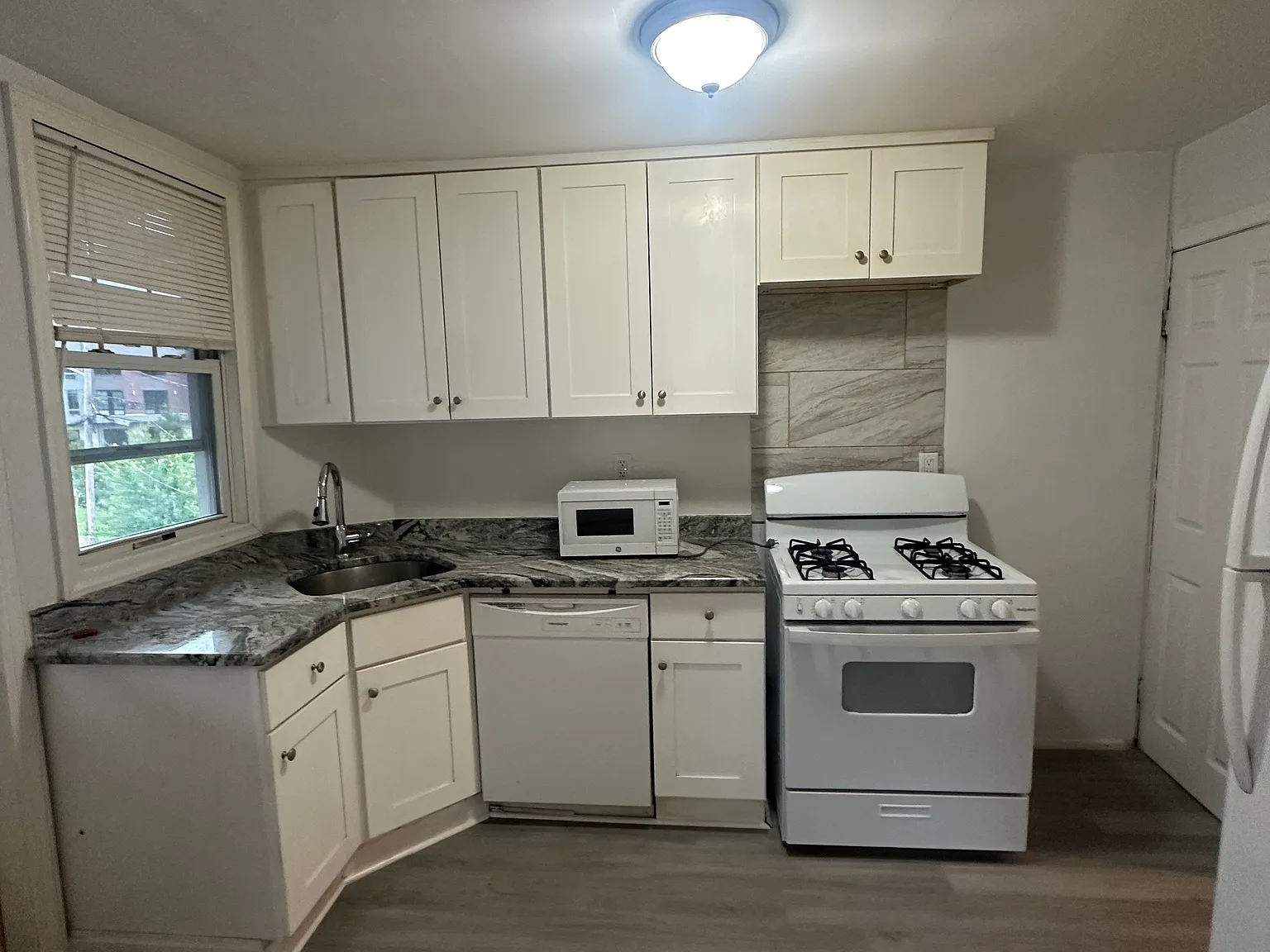 2 bed, 1100 sqft, $2,950 — Photo 4