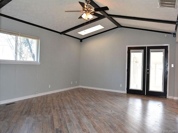 5th image of 623 S Maywood Dr