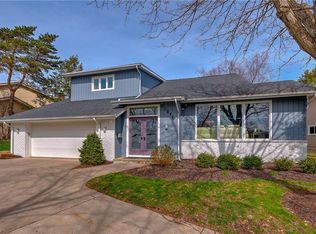 25211 Wimbledon Rd, Beachwood, OH 44122