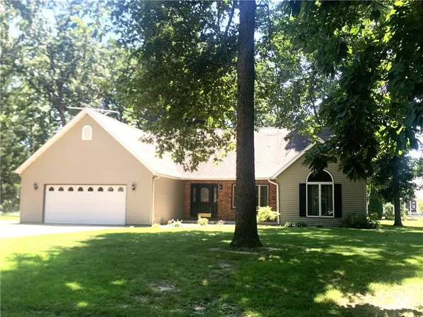 39 Beyers Lake Est, Pana, IL 62557
