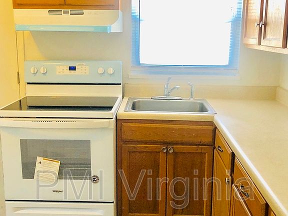 4th image of 9513 18th Bay St #B