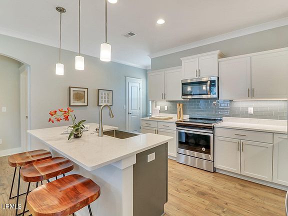 4th image of 27 Whispering Oaks Circle