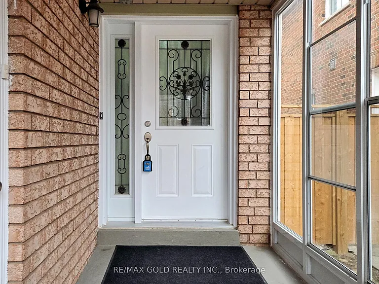 4 Treepark St — Photo 3