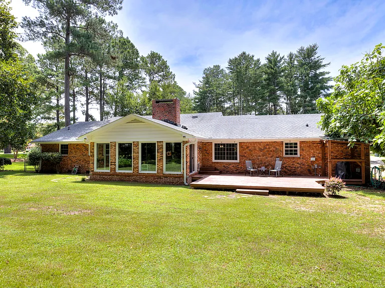 909 Club Ln — Photo 26