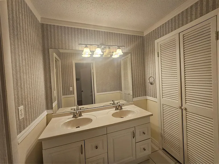 7605 Pasa Dobles Ct — Photo 8