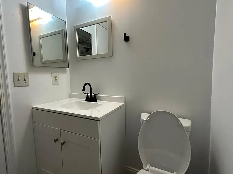 243 Hampshire Ct — Photo 1