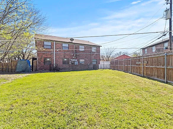908 Isbell Rd — Photo 15