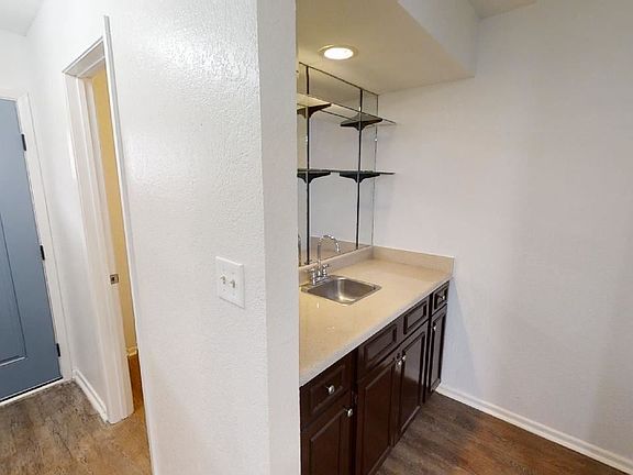 2nd image of 1606 Mill St APT B