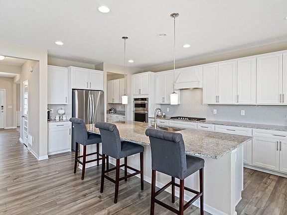 3rd image of 255 Silver Branch Dr