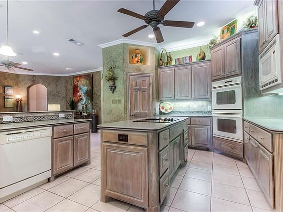 4th image of 317 Coach House Cir