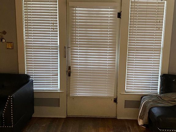 4th image of 1008 ` E College Ave