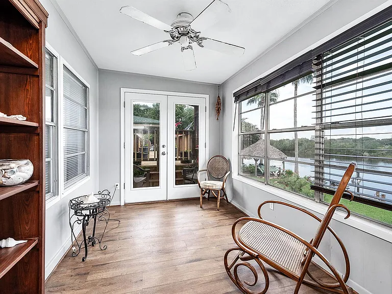 325 Palm Dr — Photo 20