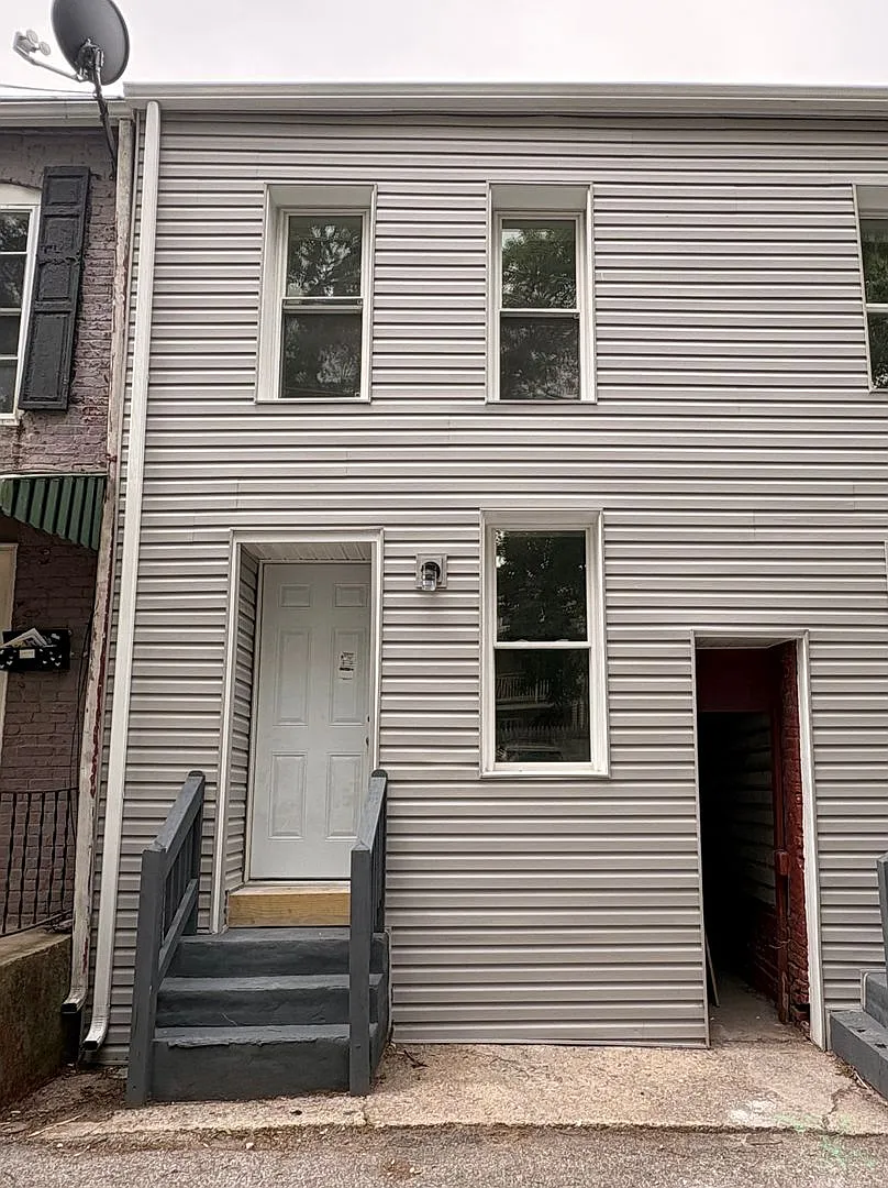 Newly Renovated One Bedroom House, Downtown Location - Coming Soon — Photo 1