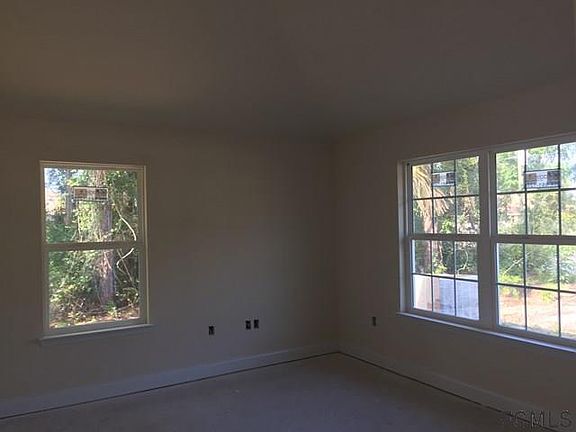 5th image of 41 Wood Cedar Dr