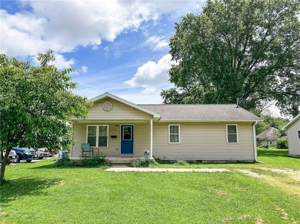 1402 N Howard St, Robinson, IL 62454